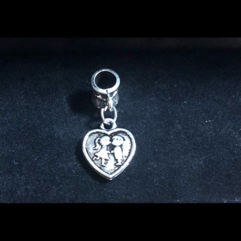 First Kiss love Kissing boy girl charm bead